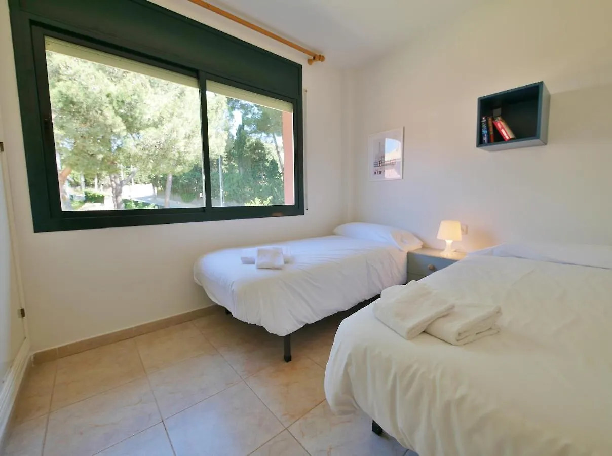 Apartamento con piscina en LLAFRANC 0*,  España