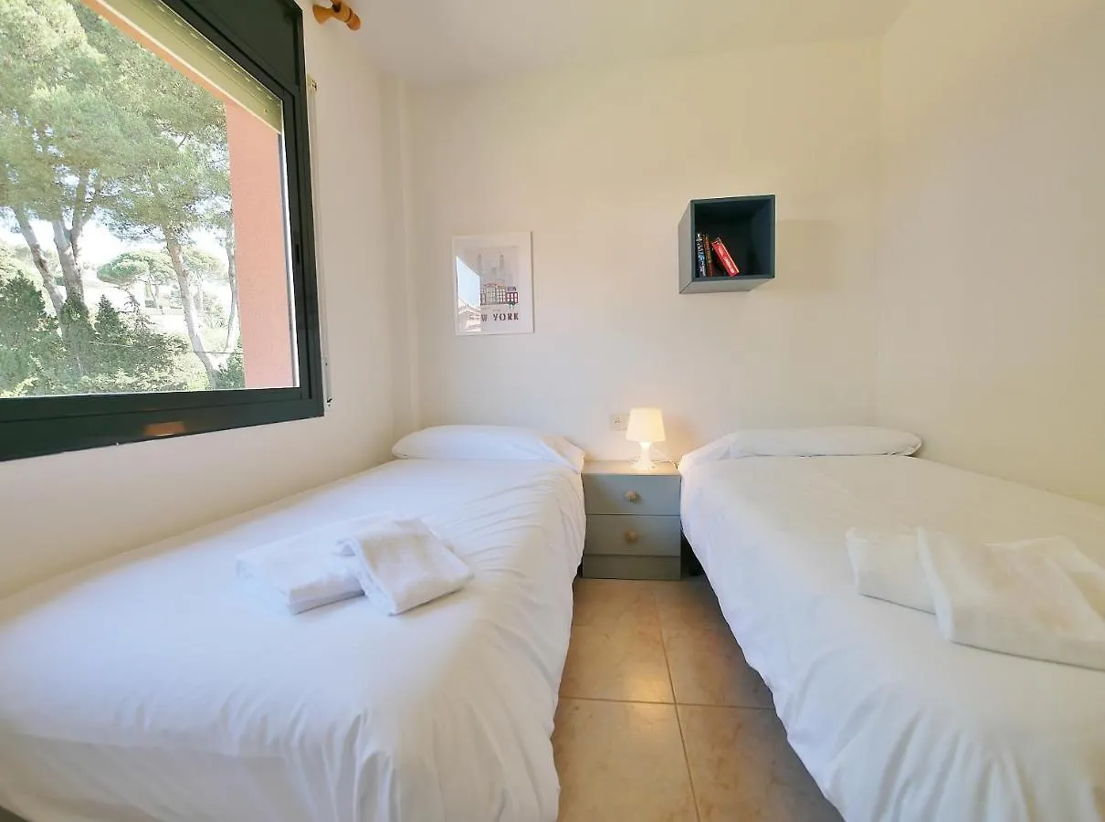 Apartamento con piscina en LLAFRANC 0*,  España