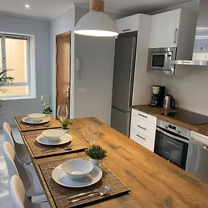 https://cartujano-city-center-apartment.hotelsincadiz.net