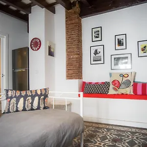 https://el-mirador-del-falla-standard-apartment.hotelsincadiz.net